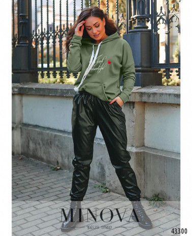 темно-зеленый